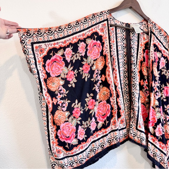 Charlie Paige Boho Floral Kimono Ruana Fringe One Size Statement Vacation Resort - Picture 3 of 7